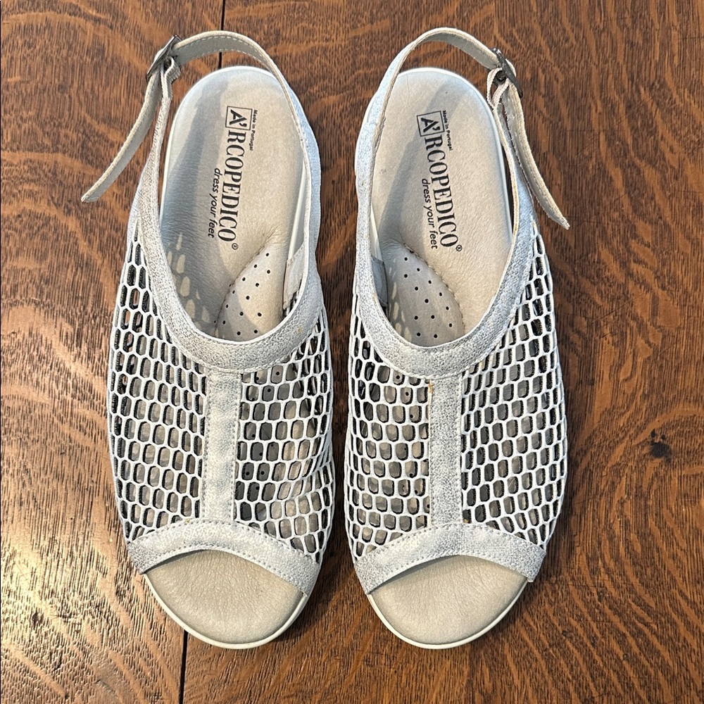 Arcopedico Women's White Mesh Sandals